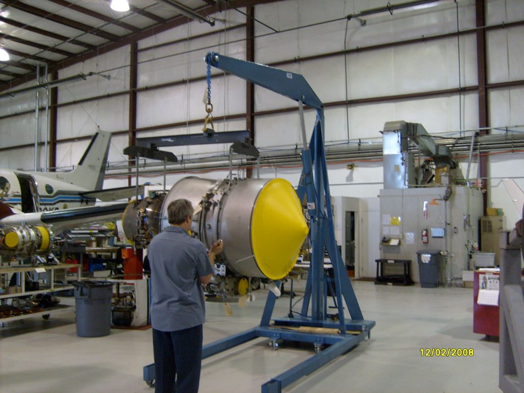 Floor Crane For Airplane Engine Removal